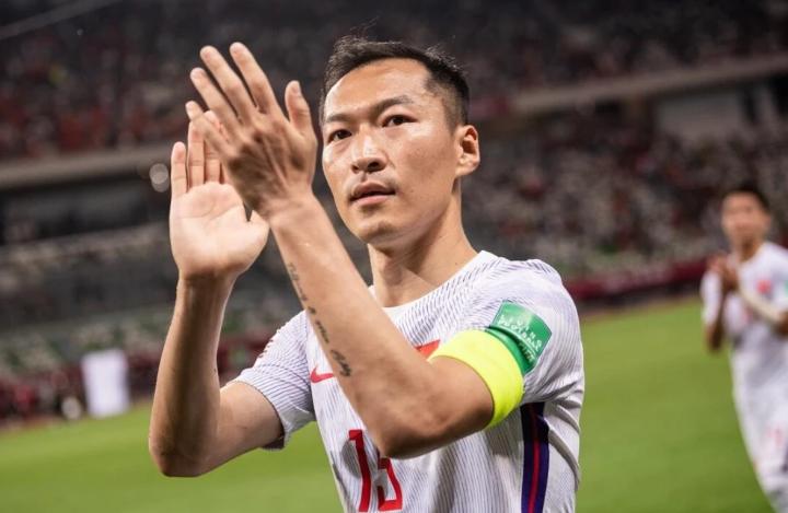 建议陈戌源下课！国足降薪是空谈！国足队长工资不降增至天价