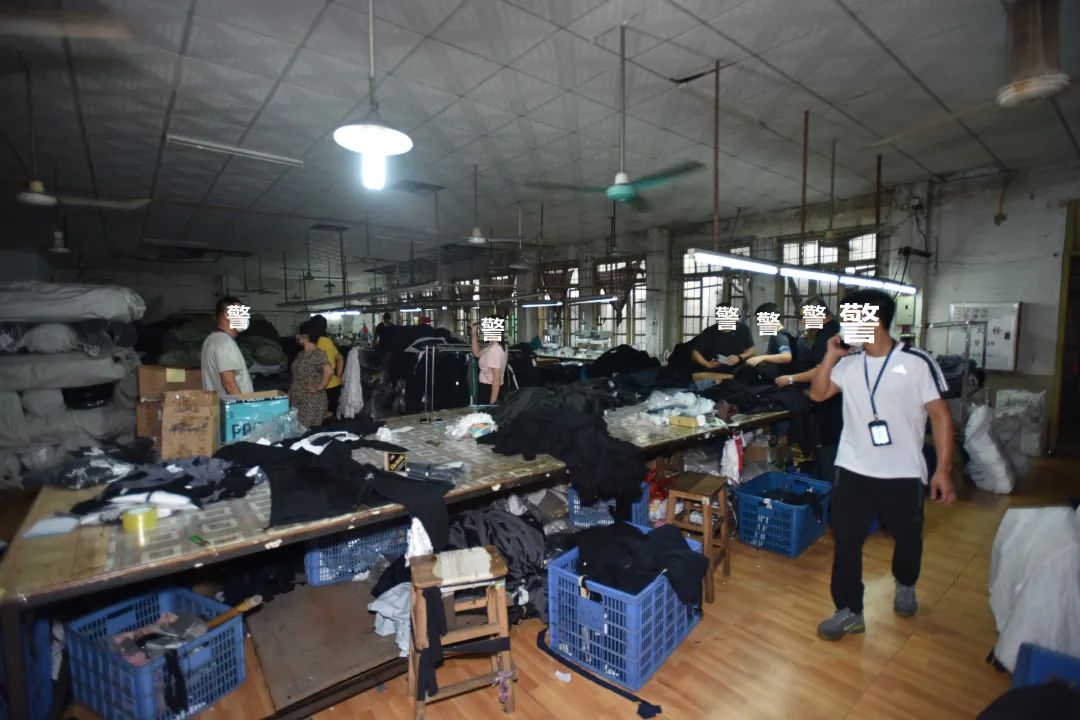 桐乡假冒运动服装案,江苏常熟警方破获假冒名牌服装案