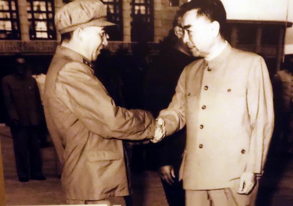 1964年，陈毅笑对*基伟秦**说：作为你半个老丈人，我给你换个岗位吧