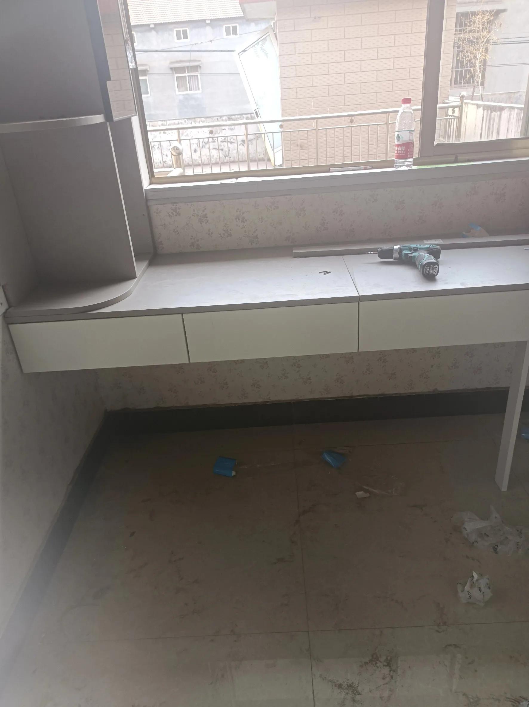 全屋定制悬空书桌按什么方式算钱,全屋定制书桌翻车了怎么处理