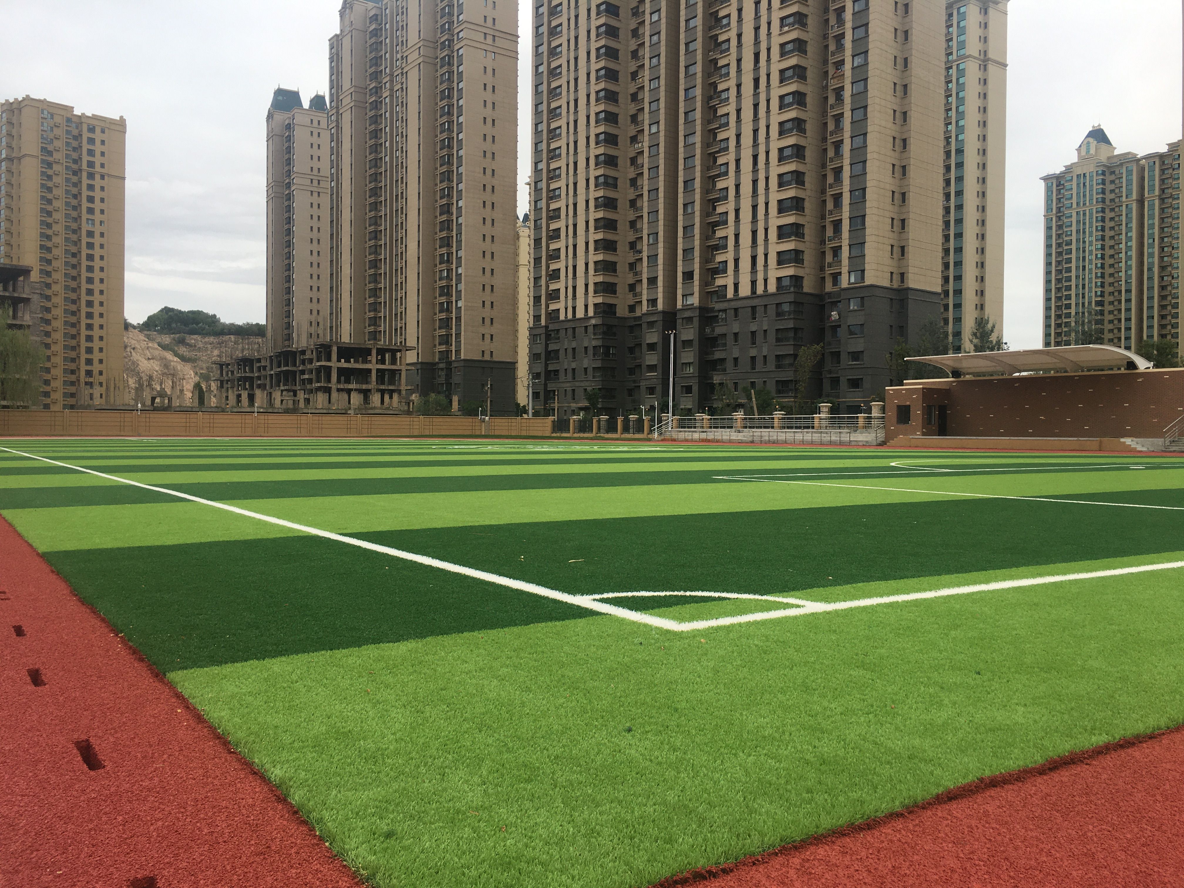 人工草皮为什么不适合足球比赛,盛天体育最新消息