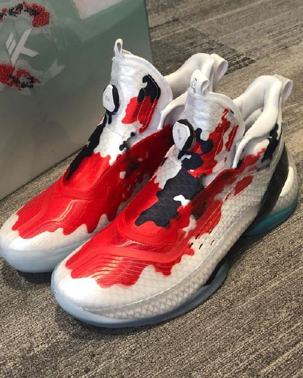 安踏最新签名球鞋,安踏轻狂男篮球鞋