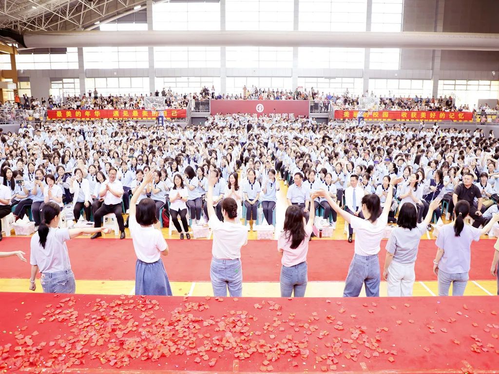 鎰熸仼鎴愰暱鏀鹃姊︽兂姣曚笟姹囨紨,鎰熸仼鎴愰暱姣曚笟鍏哥ぜ鑺傜洰