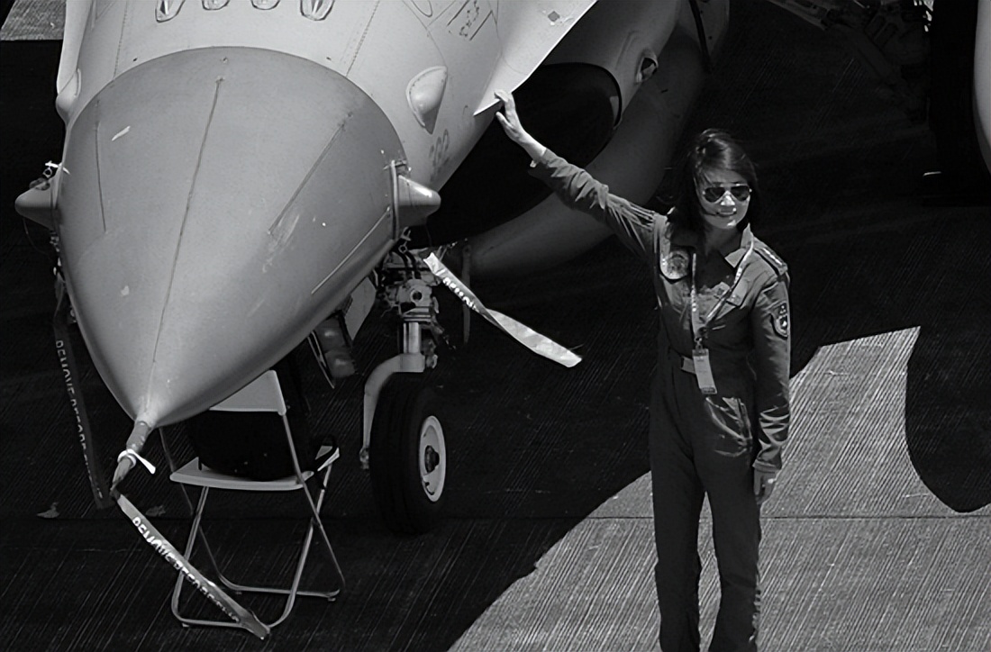 首位牺牲的歼10女飞行员,歼10首位牺牲女飞行员