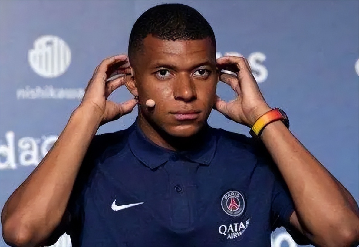 足坛球员年收入排行榜：C罗第二，梅西第三，皇马水货竟高居第六