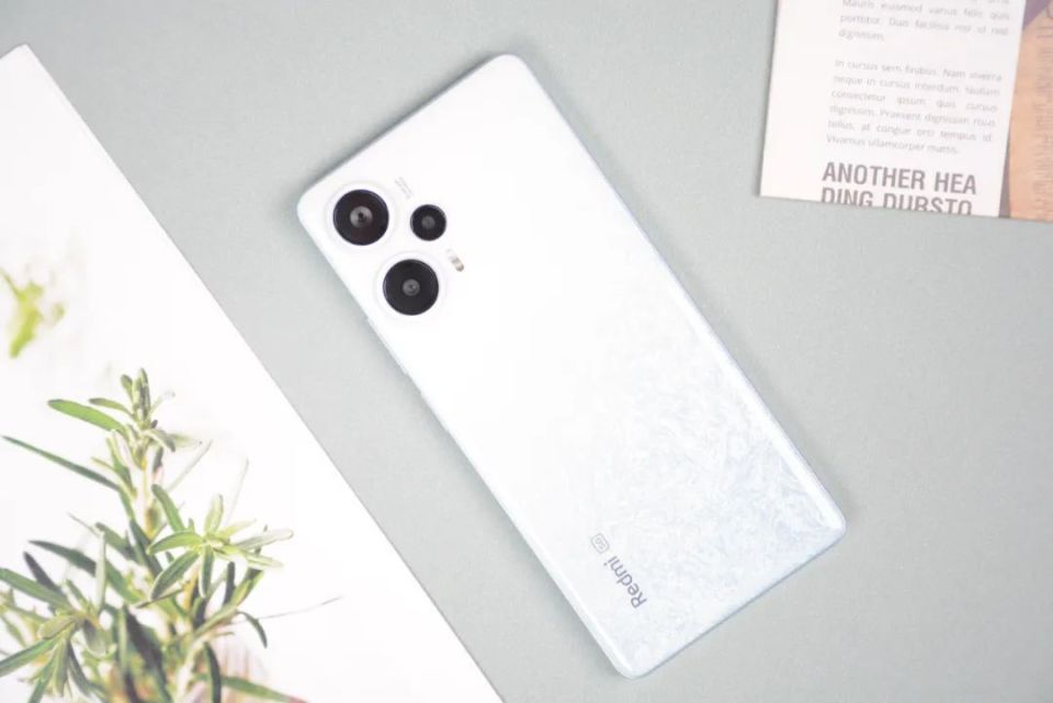 5000mAh+6400万OIS+4nm性能芯，16GB+1TB仅2399，能用4年流畅不卡