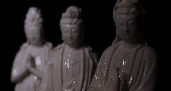 “最美中国白”拍出1633万天价，背后的神秘男人火了