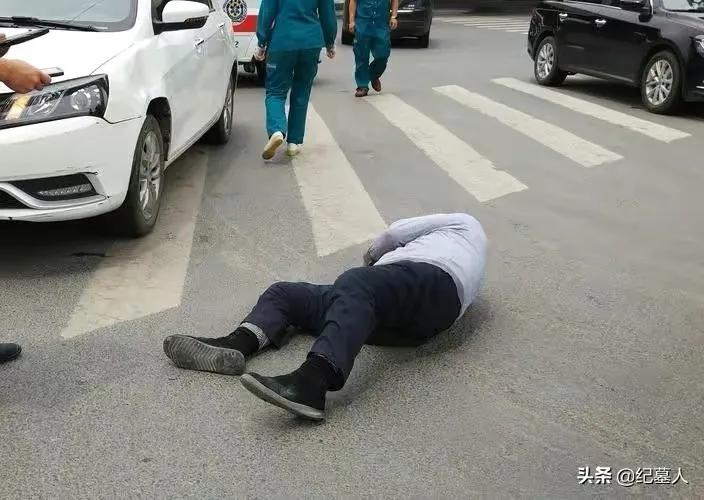 一男子捡到一只乌龟带回家养,男子在野外捡到乌龟越长越不好