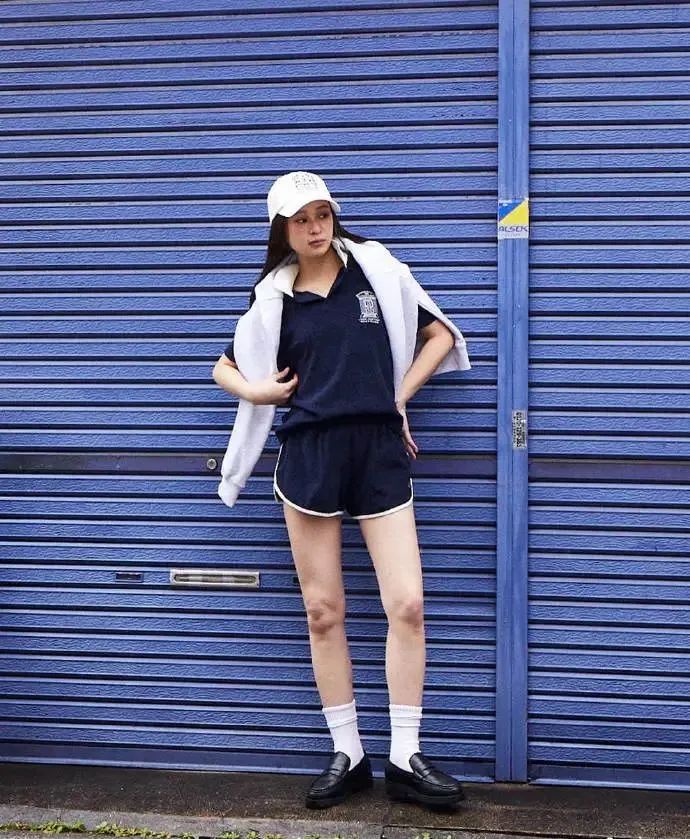 最近又有新的core系风格出现，那就是Courtcore球场穿搭！