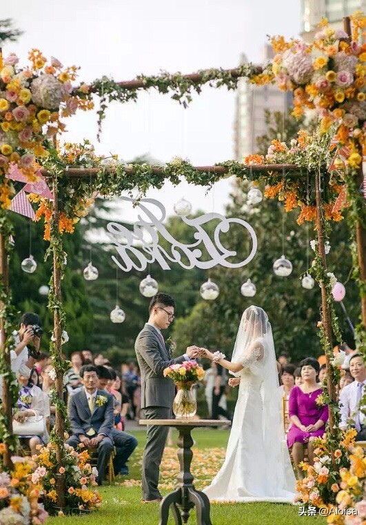 户外低成本婚礼现场布置,户外简单婚礼场地设计