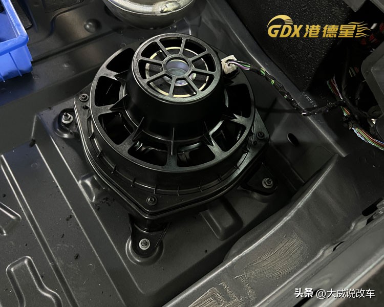 奔驰gle53s音响改装,奔驰gle53的音响效果