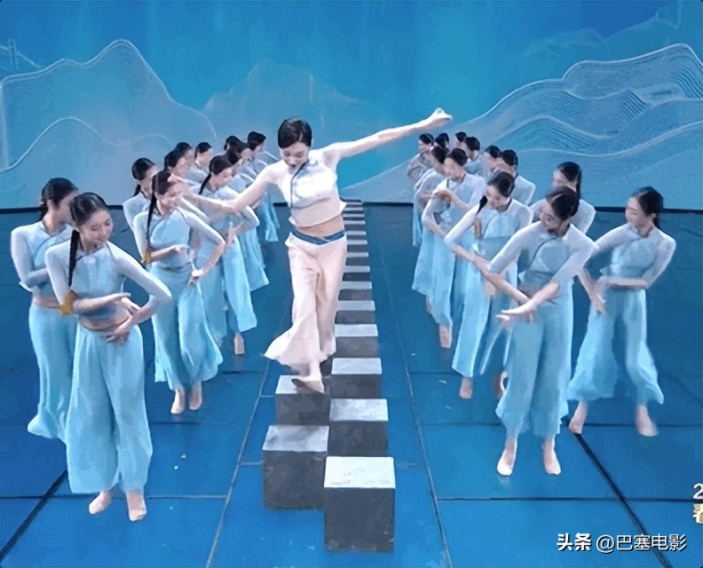 兔年春晚撒贝宁节目,春晚撒贝宁高跟鞋