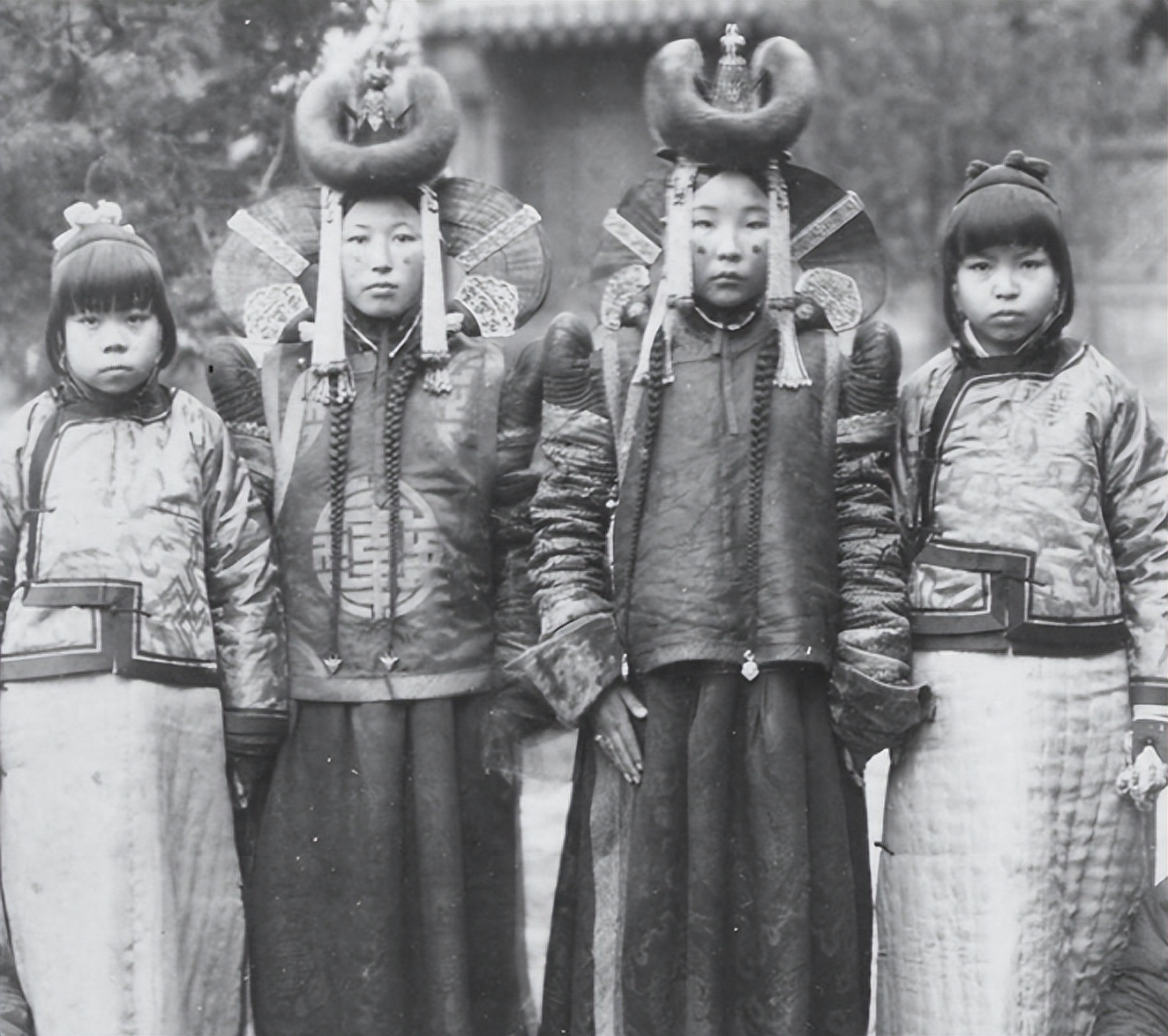 清朝如何区分女人是汉族还是满族？有两个部位，一个明显一个隐私