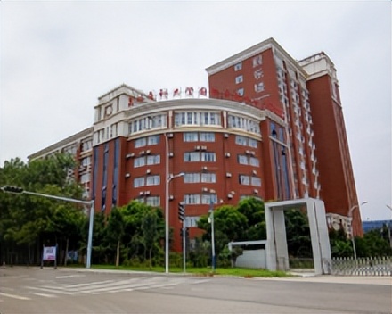 昆明医科大学——崇德、精业、团结、奉献