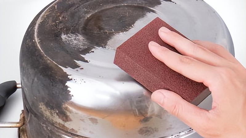 不粘锅涂层轻微刮出条印有毒吗,不粘锅涂层危害视频