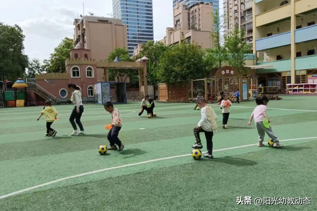 岳池县小学足球比赛,足球大比拼幼儿园游戏