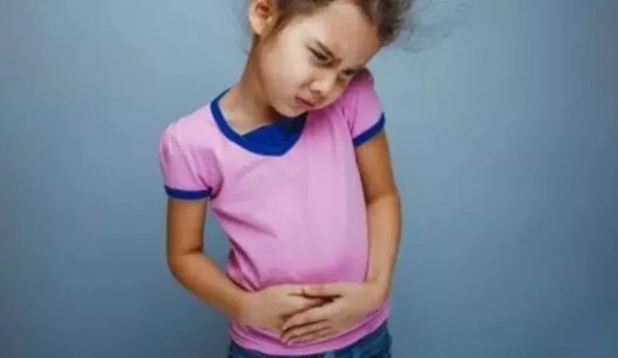 孩子肚子疼家长不高兴是正确的吗,幼儿园孩子肚子疼怎样和家长沟通