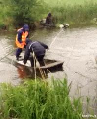 女生上学和出去玩的区别,女生在上课穿校服