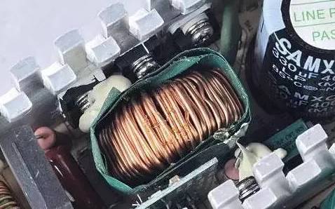 电源内部一定有电阻吗,电源内部一直存在非静电力吗