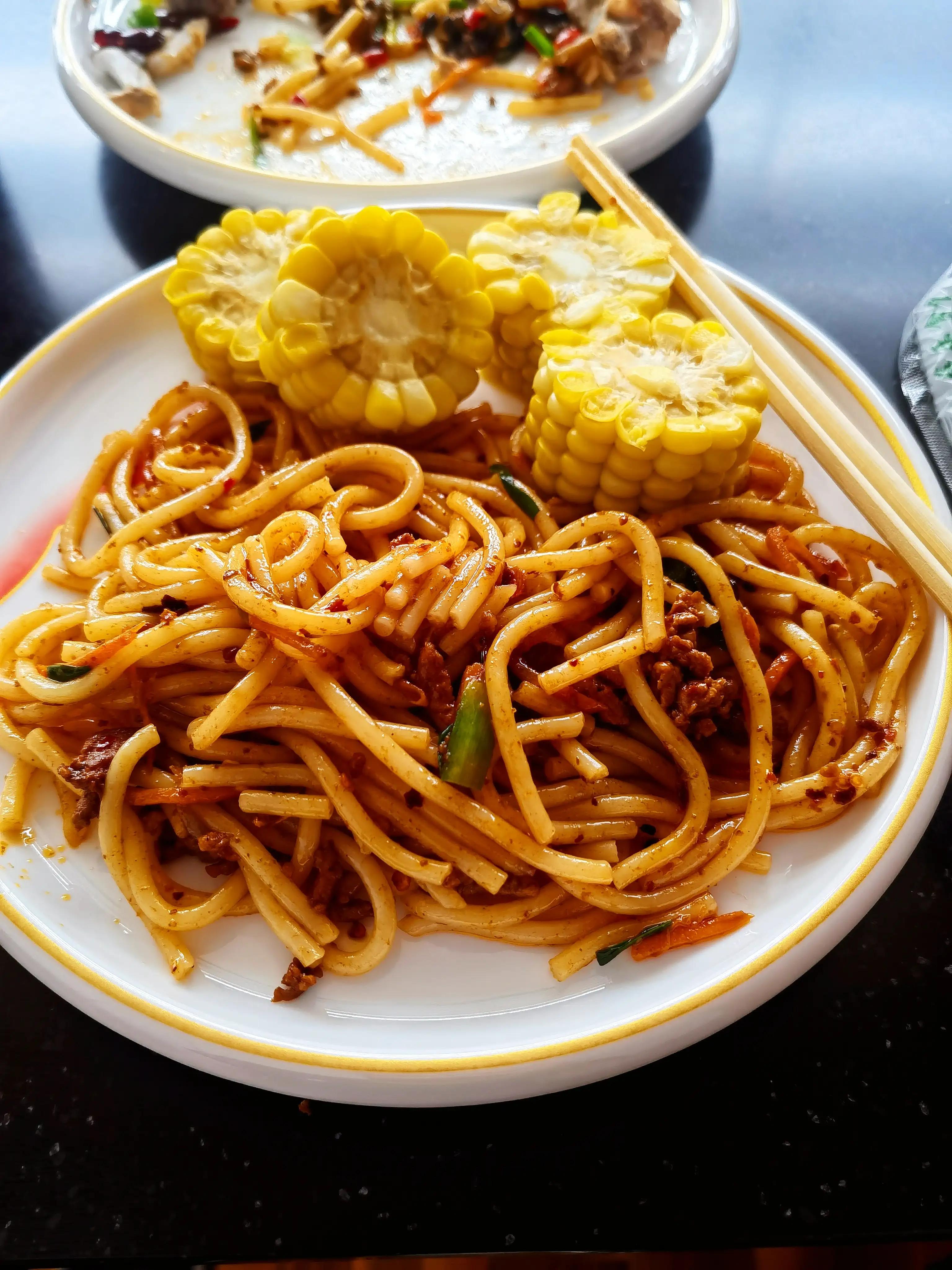 昆明机场候机室有没有麦当劳,昆明机场候机室有餐厅吗