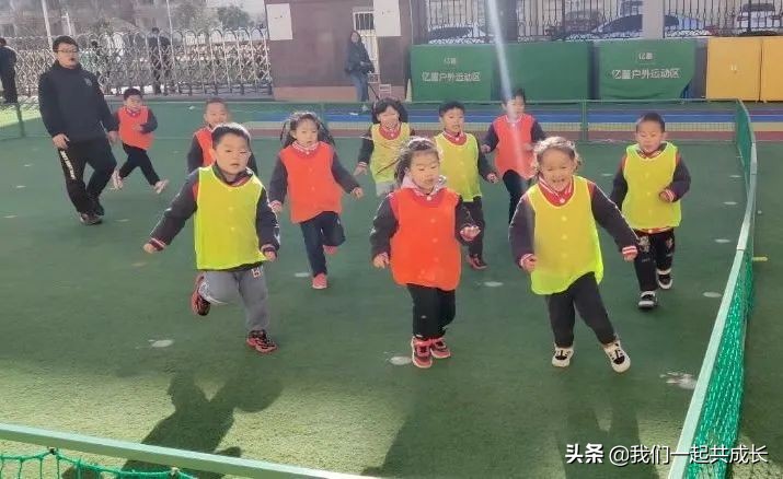 幼儿园大型足球亲子趣味活动,幼儿趣味足球运动会