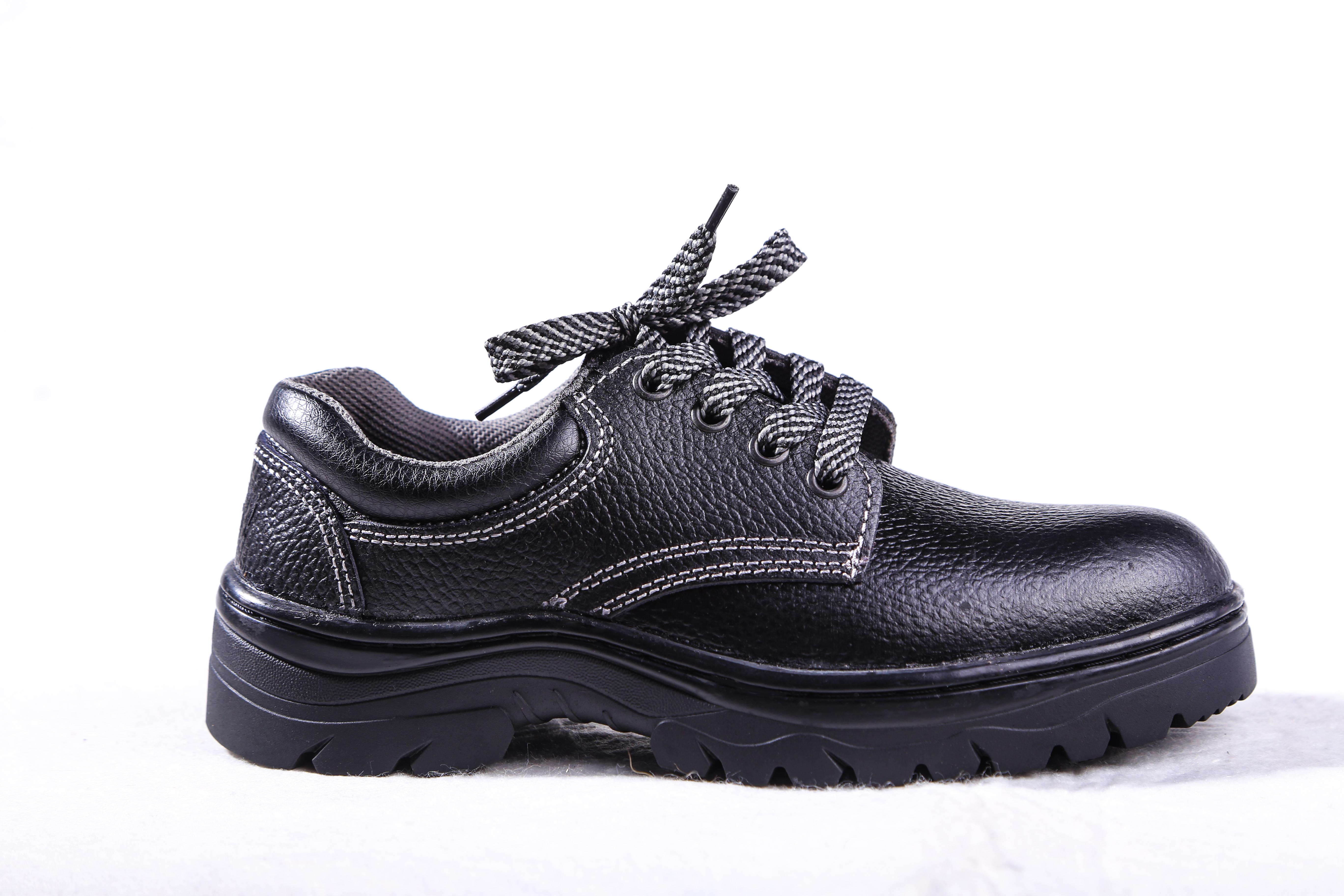 劳保鞋挑选攻略技巧,焊工劳保鞋怎么选