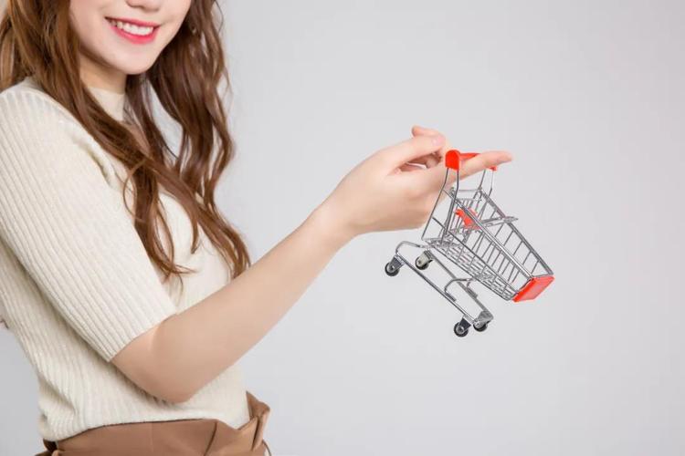 假货横行“割韭菜”,是真货暴利还是假货暴利