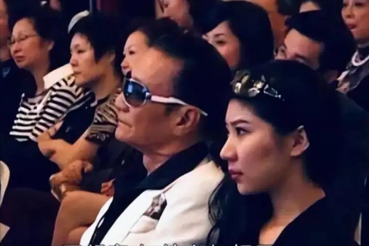 被谢贤养了12年无果，用青春换来2000万，如今38岁的Coco怎么样了