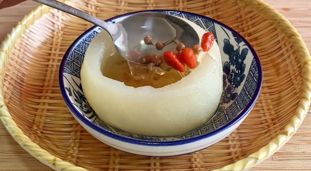 治喉咙咳嗽煮什么吃,什么水果蒸着吃了治咳嗽