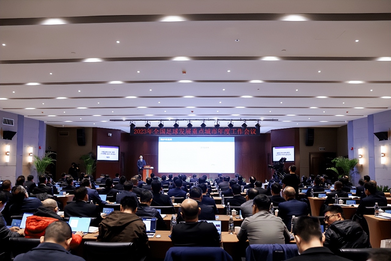 凌晨12点，央媒重拳出击，8字摊牌足坛反腐，球迷叫好杜兆才懂了