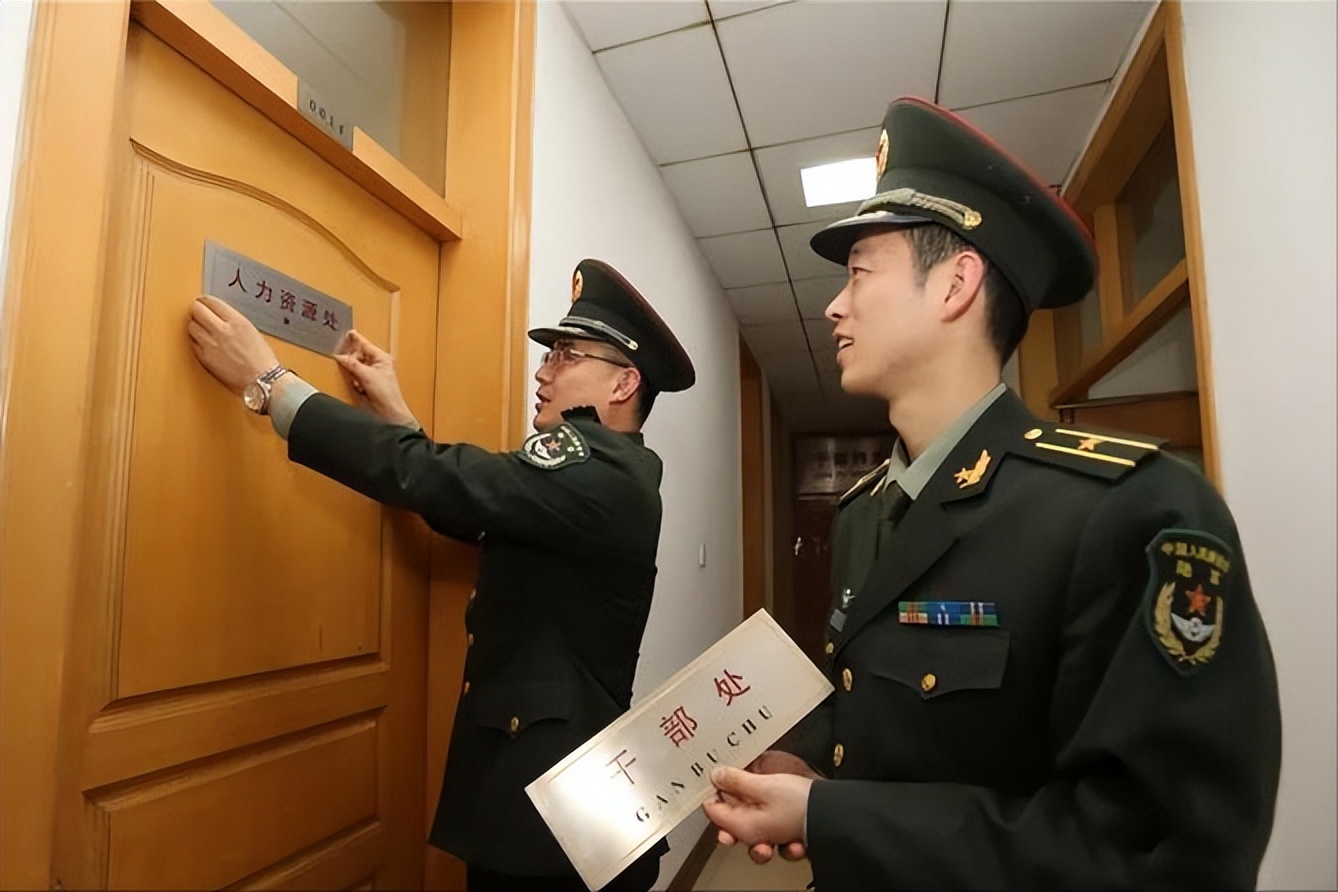 军队文职和公务员要怎么选,军队文职和公务员的差别