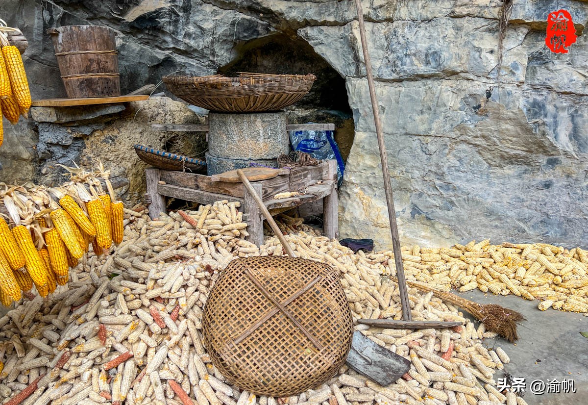 重庆深山悬崖上发现辉煌建筑房屋,重庆大山悬崖峭壁发现千年古房子