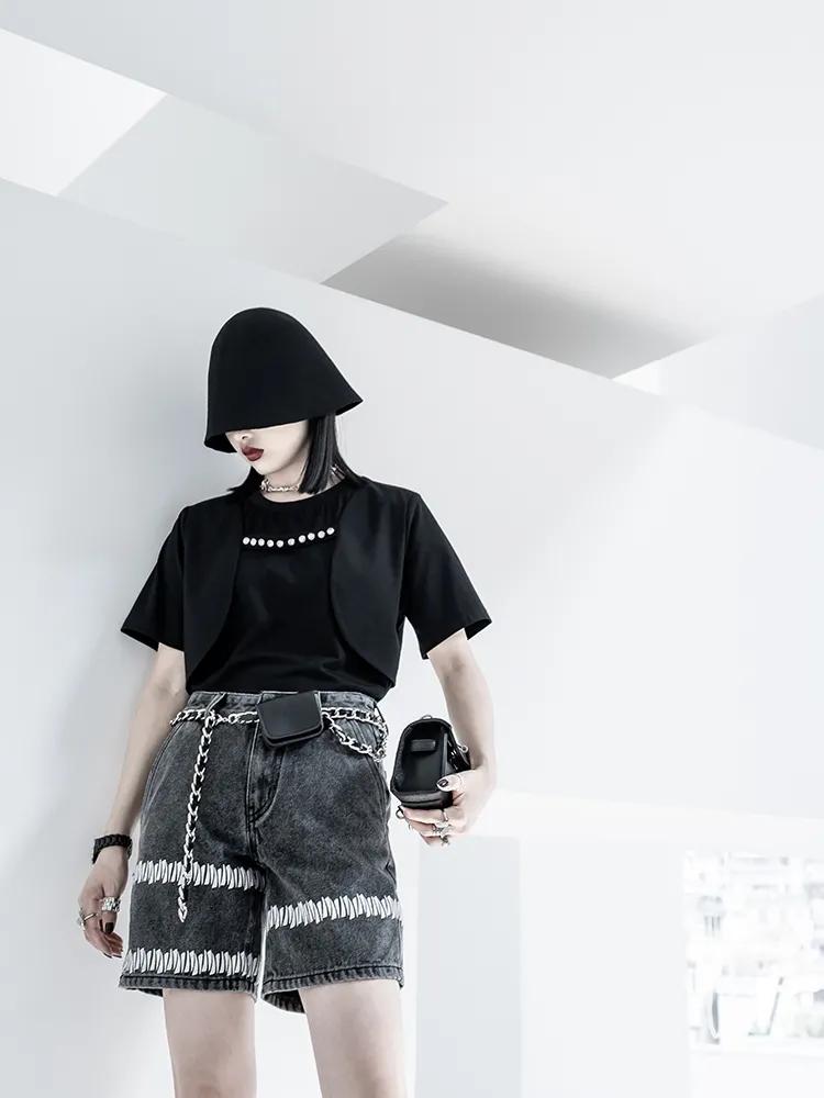 流行牛仔短裤,不如试试今年很火的牛仔短裤