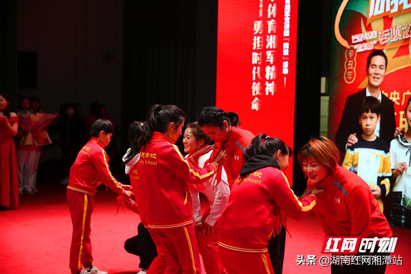 今日校园格外“红”！体育湘军宣讲团“四进”活动走进湖南科大