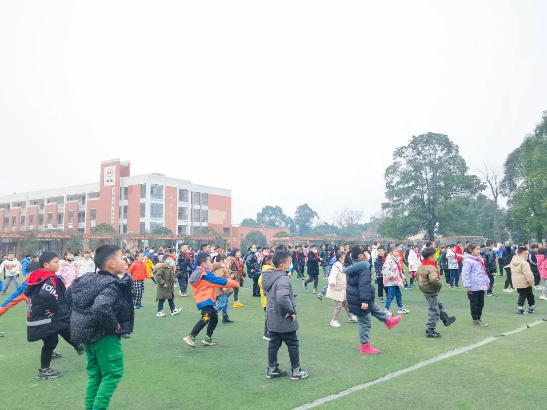 成都市双流区育英小学附近托管班,金桥中心小学被谁托管