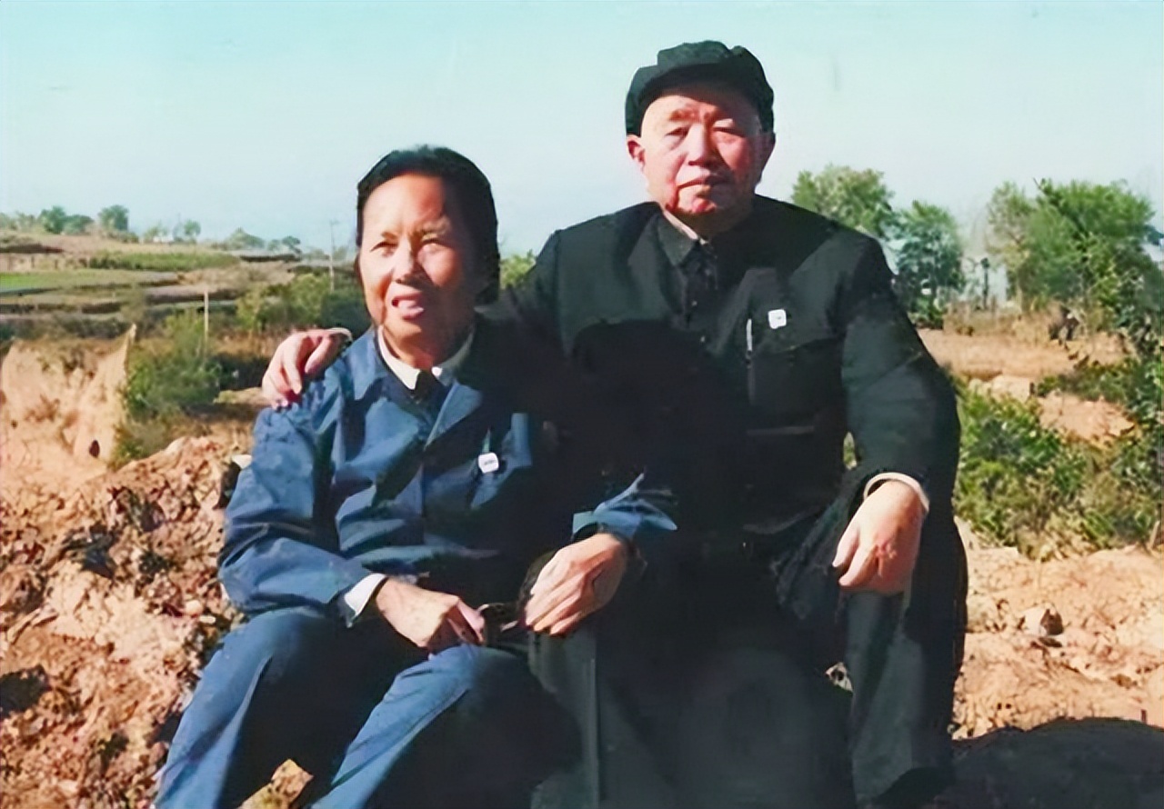 1955年，万隆会议时周总理的美女替身，真实身份是大使夫人