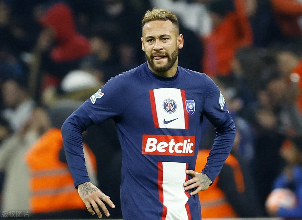 内马尔生活大揭秘：球场之外惊人故事，乐善好施备受追捧