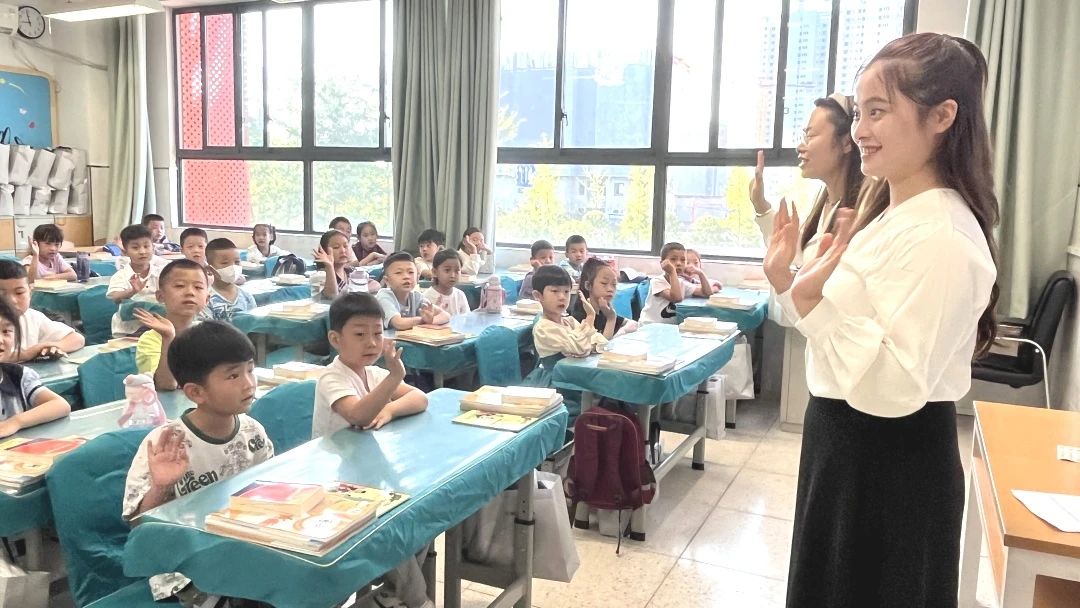 以心遇爱育梦成光欢迎一年级小萌“星”