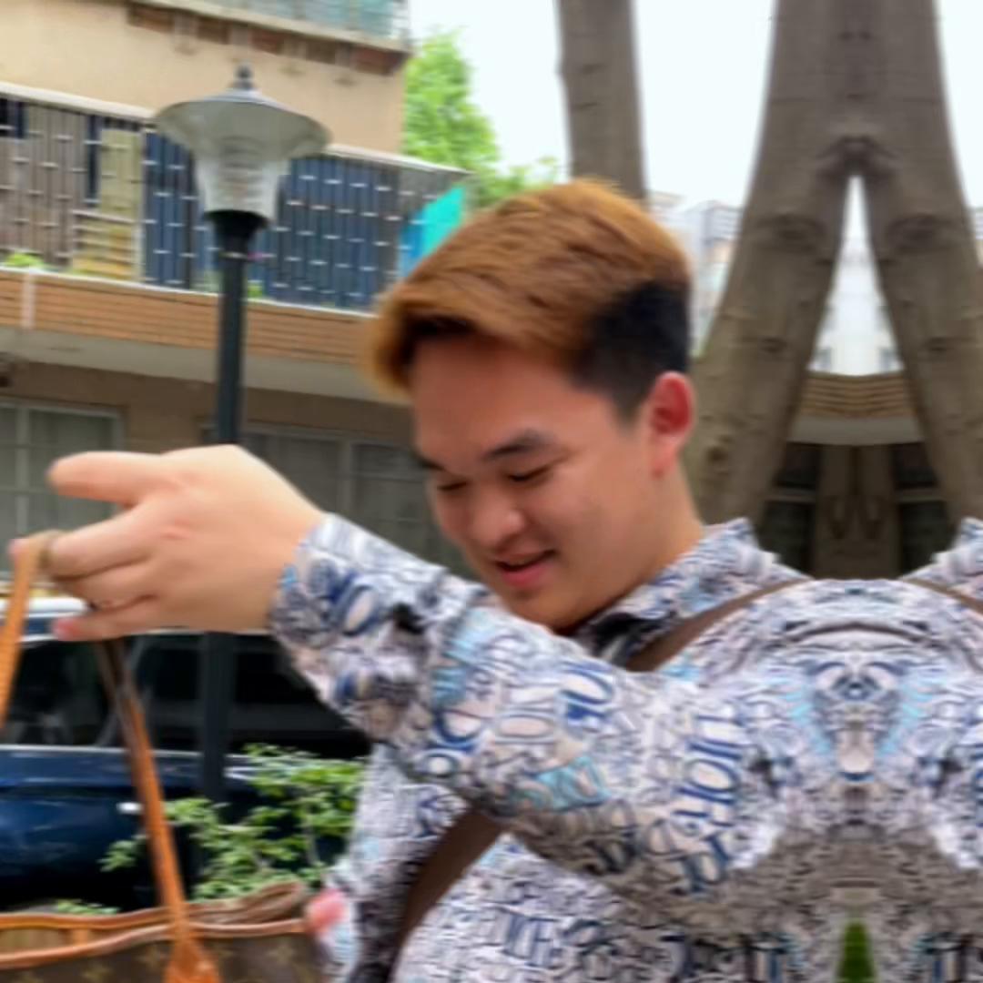 包包很旧了还舍不得扔,包包旧了别扔了