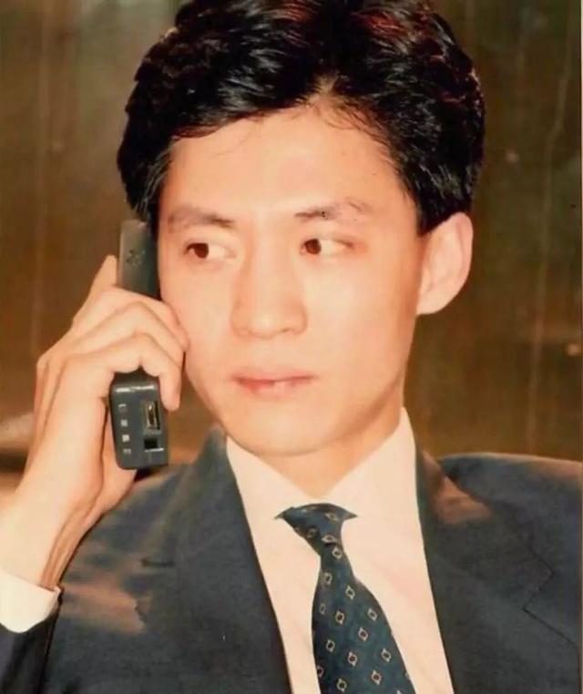 中国第一位用手机号码的人是谁,中国第一个办手机号的人现在怎样