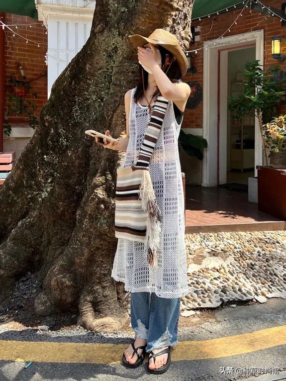 今年流行穿什么裤子和裙子,今年流行裙子配什么裤子