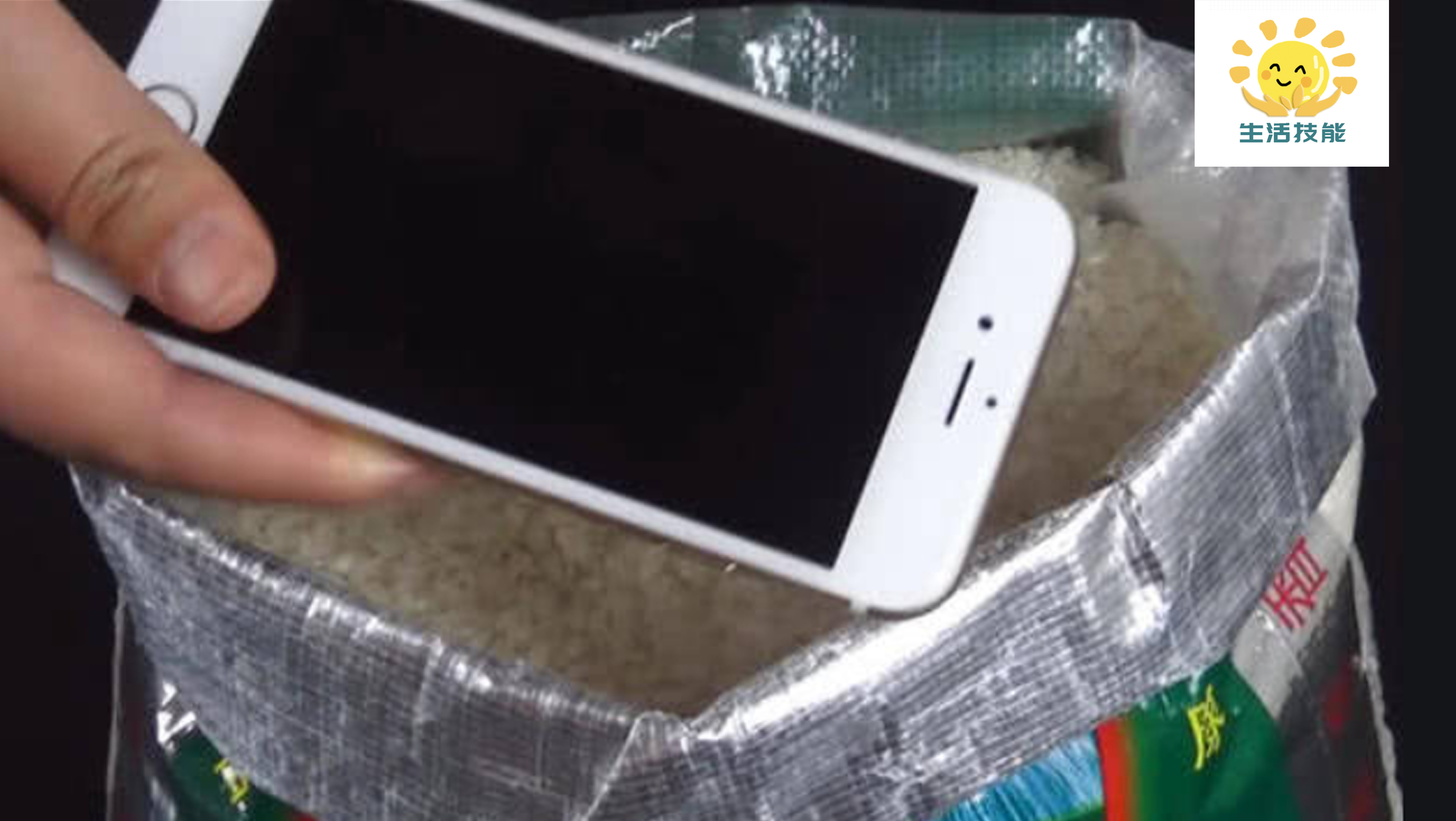 oppo手机进水怎么处理,手机进水后屏幕出现条纹怎么解决