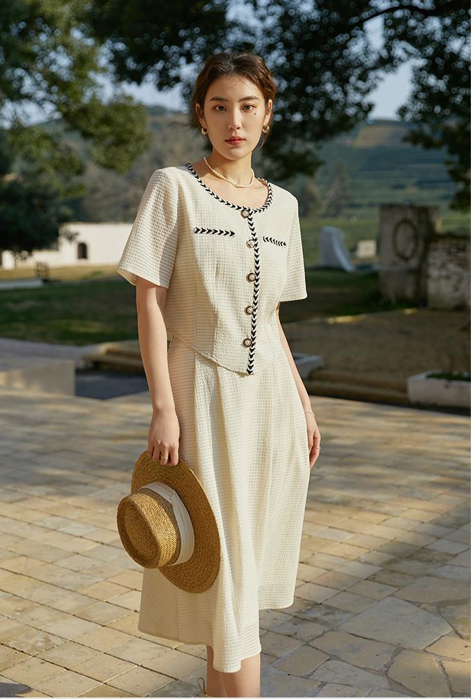 四十多岁人比较微胖穿流行女装,今年最流行的衣服女装30-40岁微胖