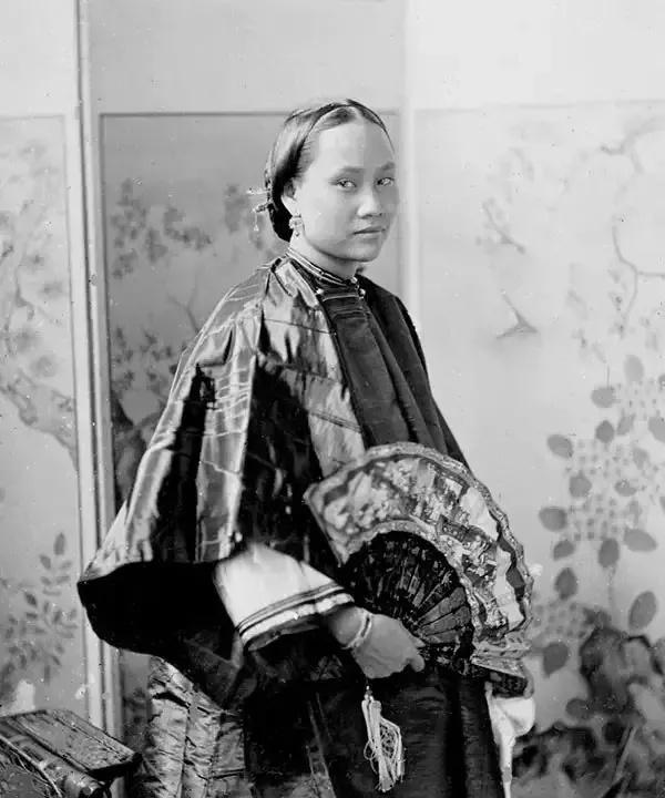 30张日本大*杀屠**罪行照片，日军闯入民宅祸害妇女，这就是罪证2