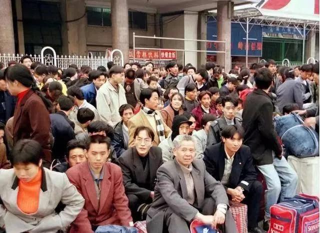 08年雪灾，40万人被困,中国春运史上永远的痛,暴雪中国中的广州！