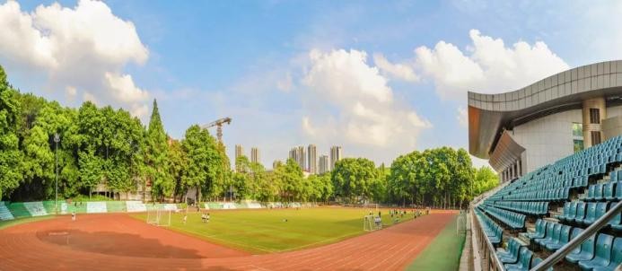 上课时学化妆,上课学化妆