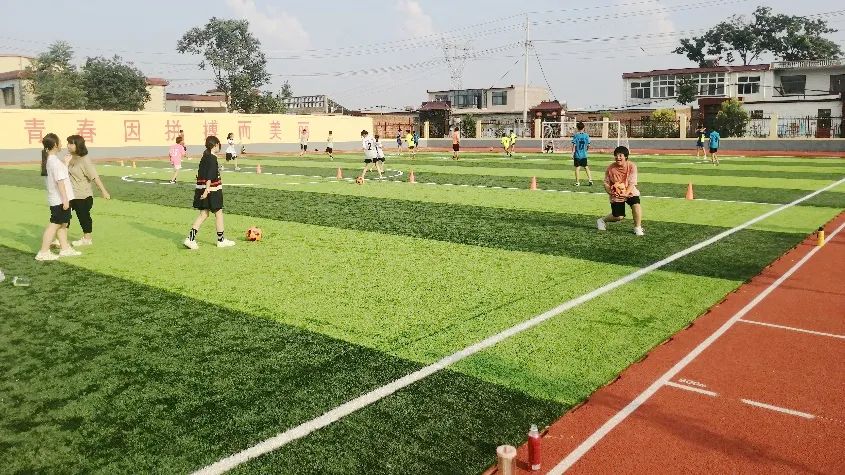 旧貌换新颜绿茵场上展风采——安阳市北关区柏庄二中足球场建成使用