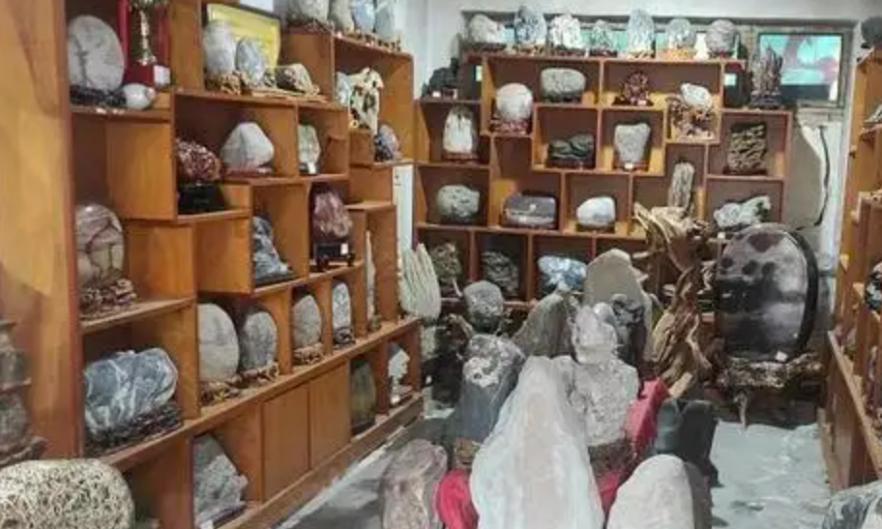 97小伙花150元买奇石,小伙花3万买的石头竟是价值千万