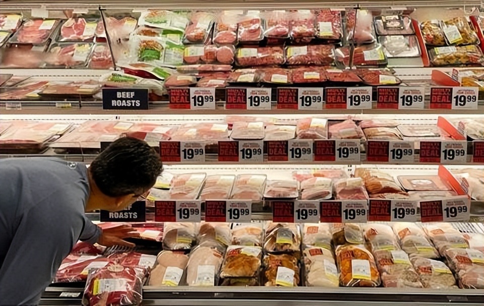 疫情之下，中外年轻人消费达成一致，TJX、唯品会顺势走红