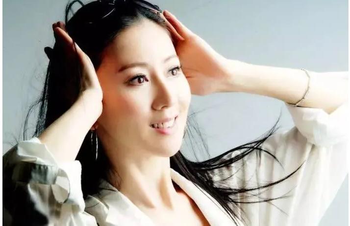 20年前，为当人体模特，被父亲嫌弃，和丈夫离婚的汤加丽还好吗？